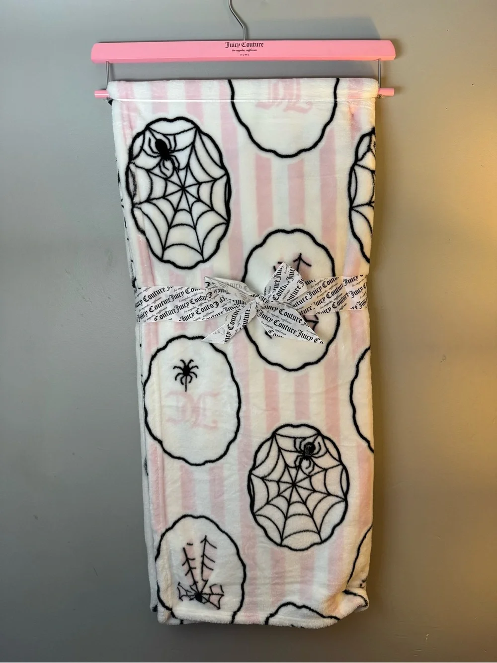 Juicy Couture HALLOWEEN PLUSH THROW BLANKET 50